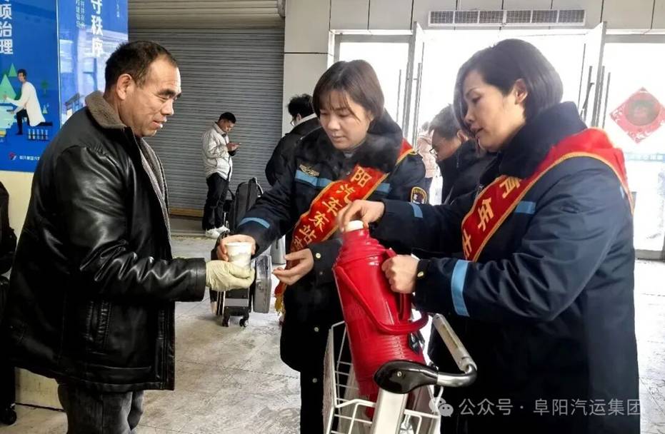 冰雪阻途 3044永利人温情守护旅客